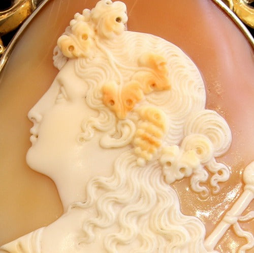 バッカンテ・シェルカメオブローチ – 銀座アンティーク・アイ